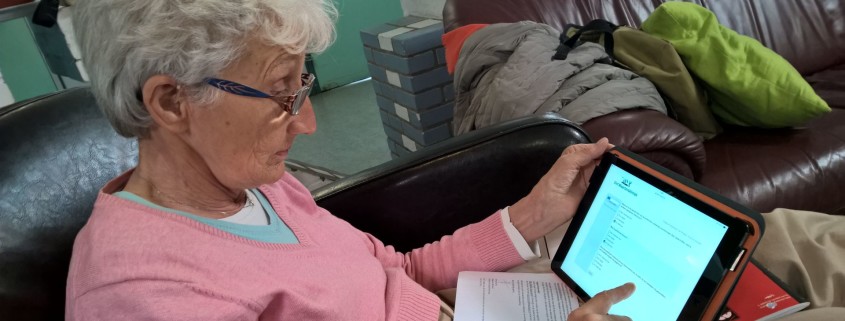 seniorwebhaarlem geeft tablet cursus in buurtcentrum samenmetdebuurt haarlem